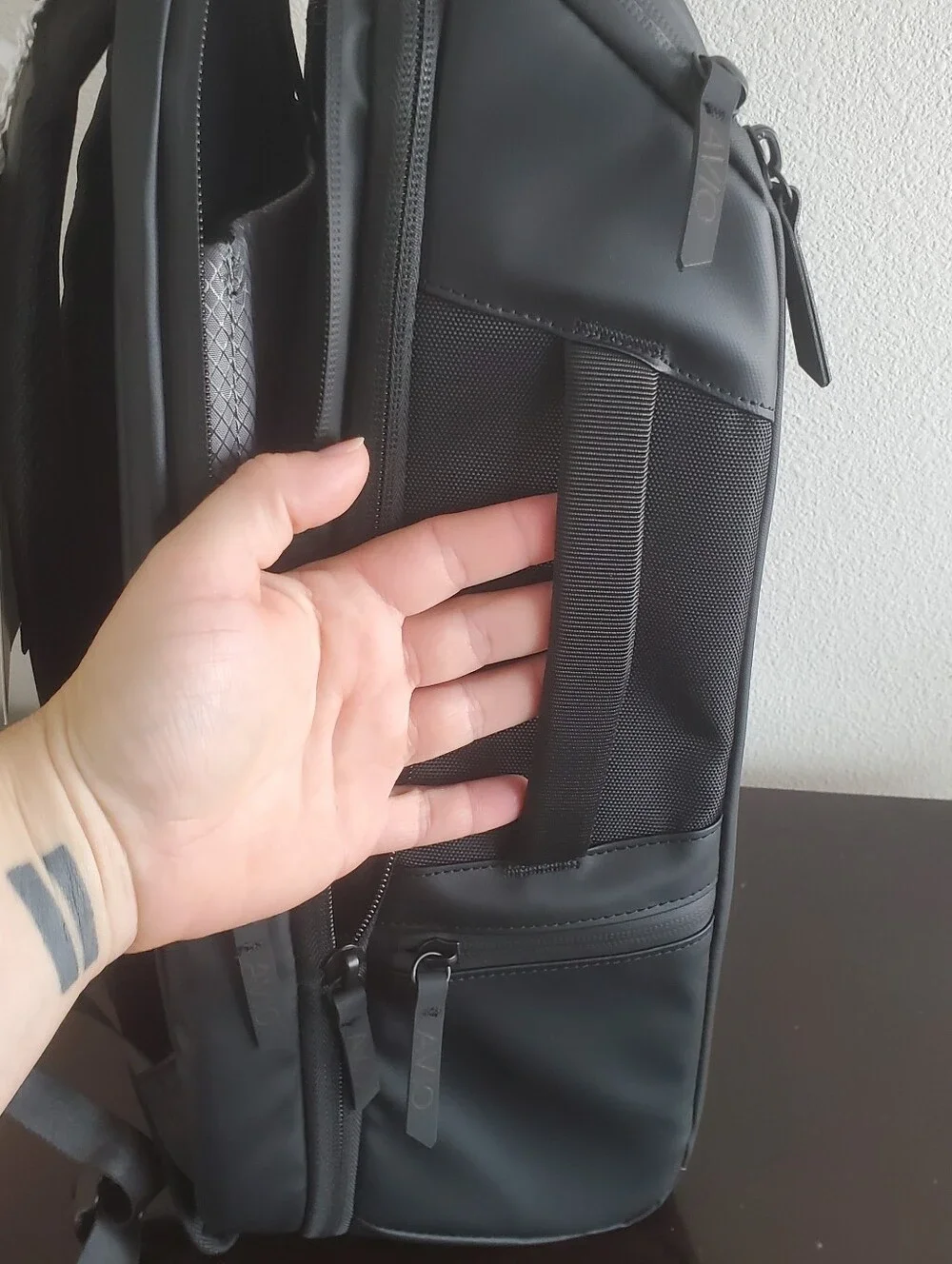 NWT AVIO APEX Vacuum Compression Travel Backpack Black